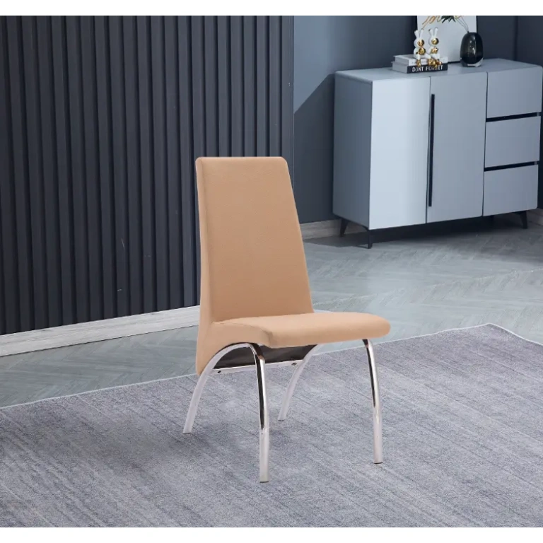 Sillas Aroa color beige con patas cromadas