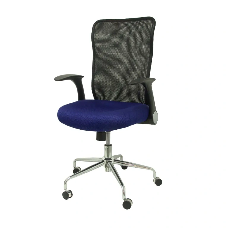 Silla Minaya azul con respaldo de malla negra y brazos retráctiles.