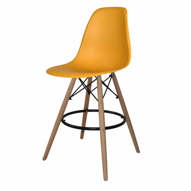 Taburete Salma en color mostaza con asiento ergonómico, patas de haya y estructura metálica negra