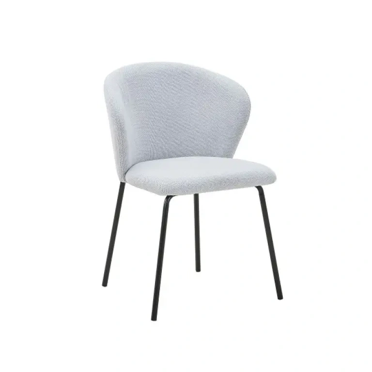 Sillón Sandra tapizado en gris perla con patas metálicas negras